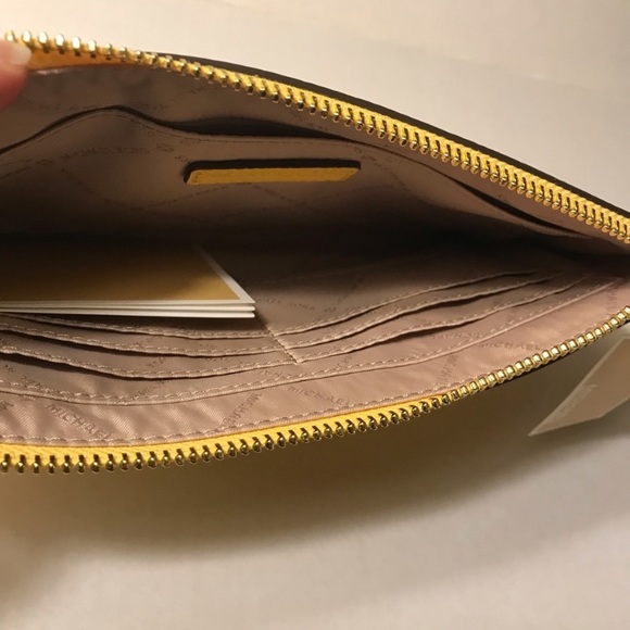 Michael Michael Kors Jet Set Wristlet Daisy Yellow - Picture 5 of 7